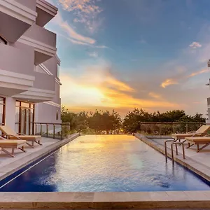 Wyndham Garden Kuta Bali Кута